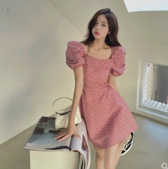 连衣裙女2021夏季新款法式碎花裙方领短袖裙子高腰显瘦a字短裙潮